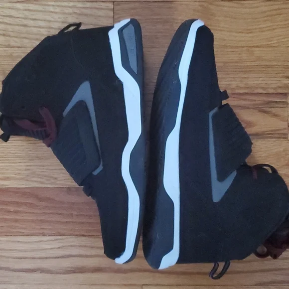 Sneakers - Picture 2 of 2